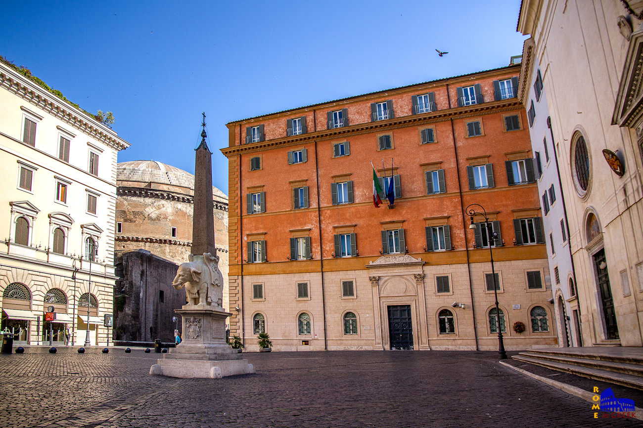 Piazza della Minerva. Στα δεξιά η βασιλική και στη γωνία η σημερινή είσοδος του μοναστηριού. Το πορτοκαλί τμήμα ανήκει πλέον στο ιταλικό κράτος.